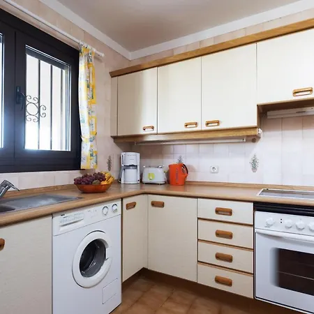 Fewo-atico-sol-romantico-2-schlafzimmer-mit-pool-parkplatz-ruhige-lage-alles-zu-fuss-erreichbar 아파트 *